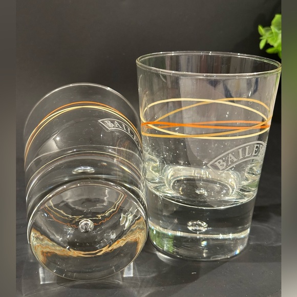 Two Vintage Bailey's Bubble Bottom Highball Glasses Gold and Tan Swirl Design - Picture 2 of 10